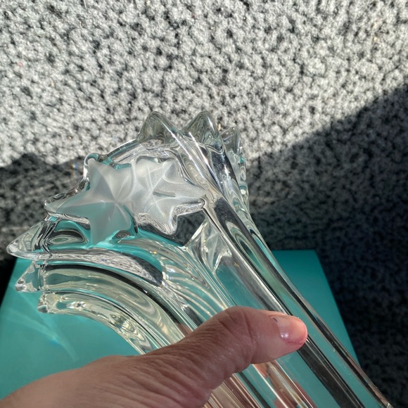 Elegant Clear Glass Vase - Picture 5 of 6